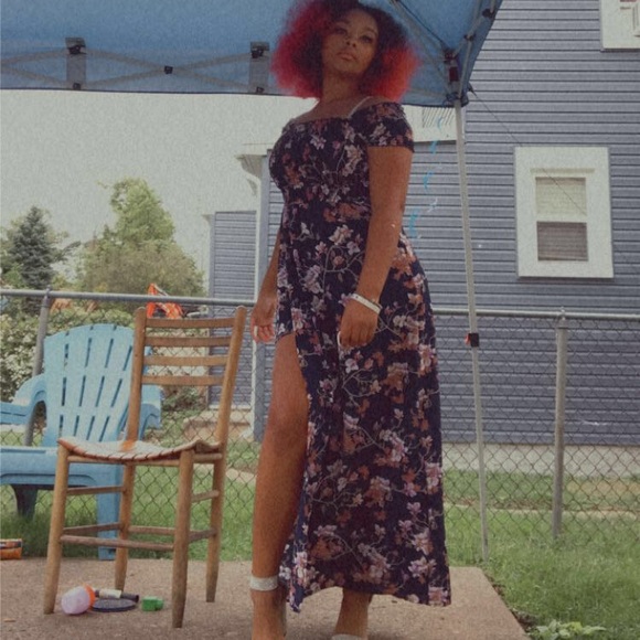 Shorts built into the dress open slit - Picture 4 of 5